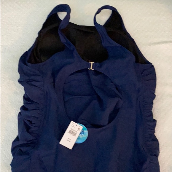 💰⬇️ NWT maternity swimsuit - Picture 4 of 6